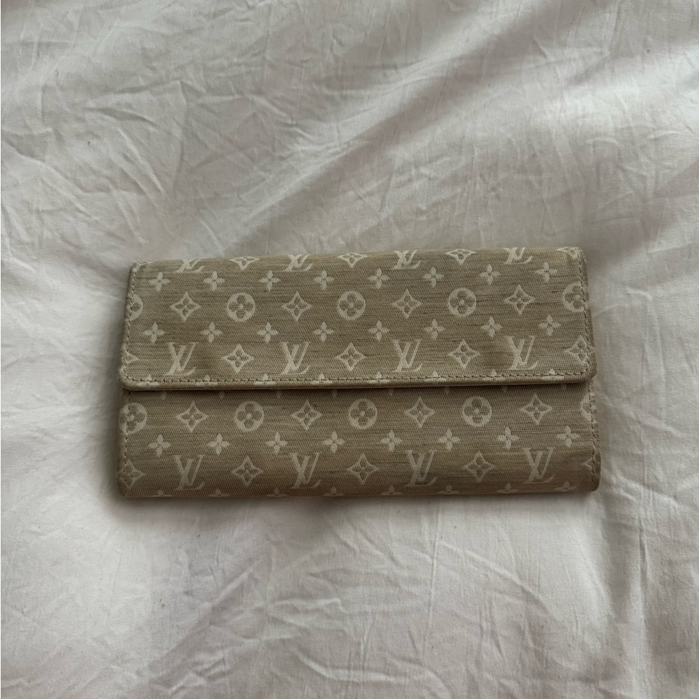 Louis Vuitton wallet cream colored